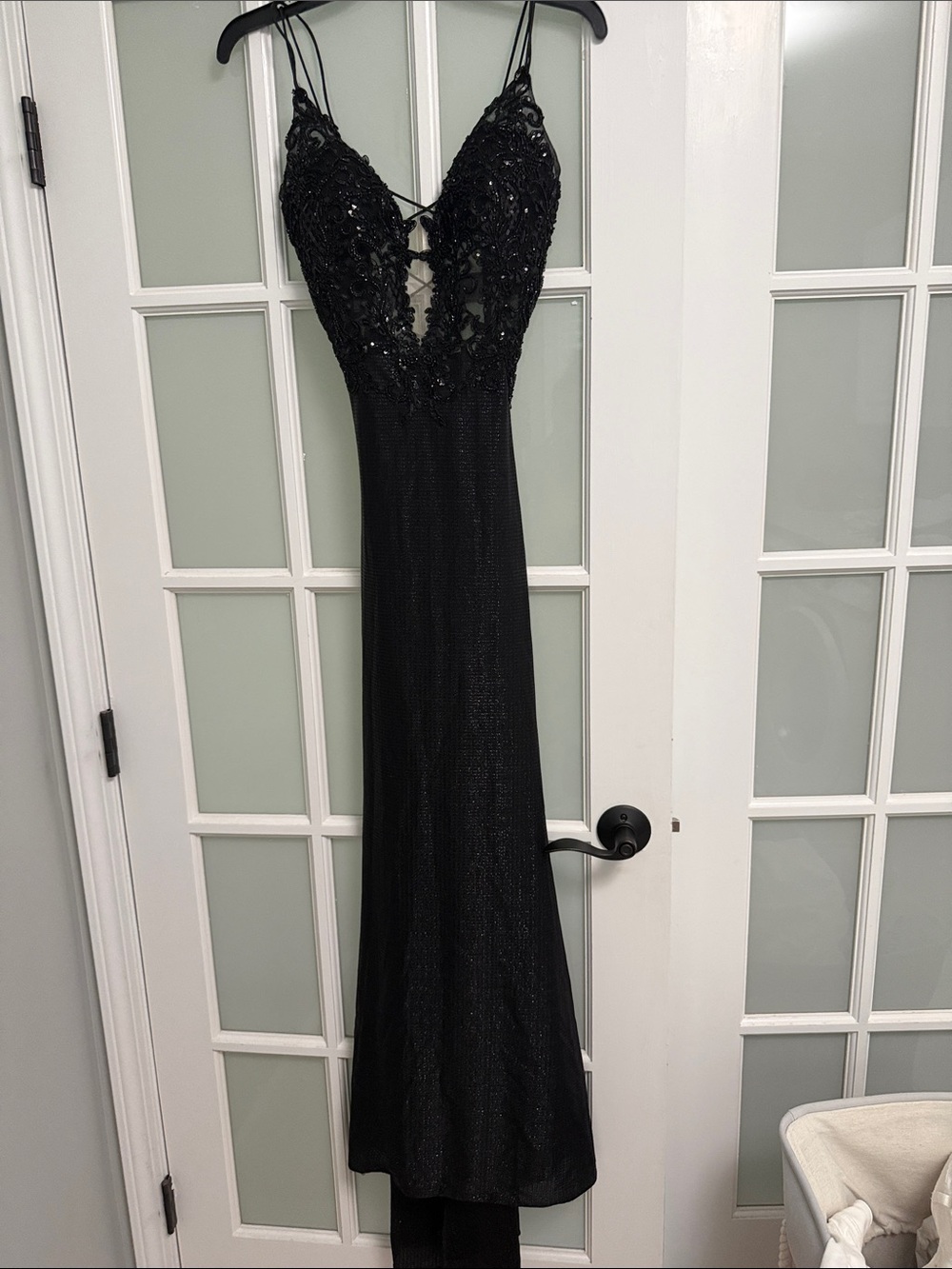 Elegant Black Sequin Evening Gown with Lace Bodice